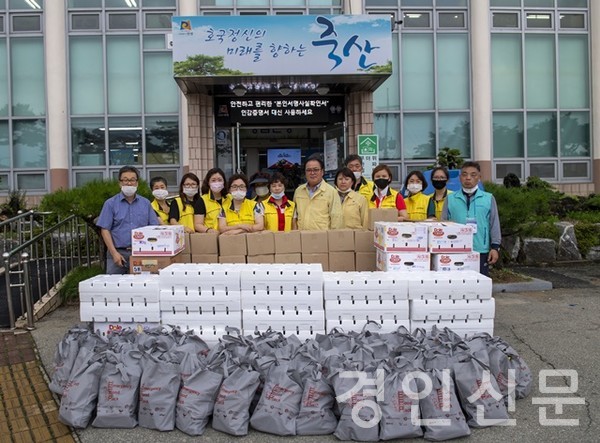                                                                                                                                              ▲연화마을푸드뱅크·봉사단이 준비한 식품꾸러미