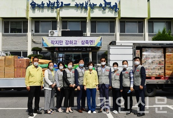 ▲김보라 안성시장 (왼쪽에서 여섯번째) 과 안정열 의원, 그리고 시설장님들