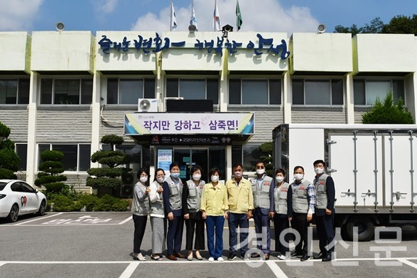     ▲김보라시장과 백승기 도의원 그리고 시설장님들 