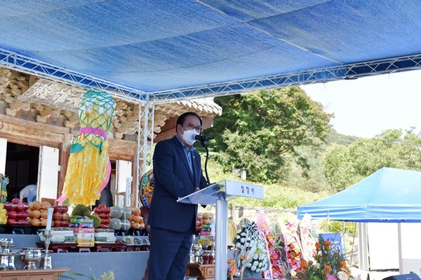                                                                     ▲신원주 안성시 의회 의장이 축사를 하고 있다. 