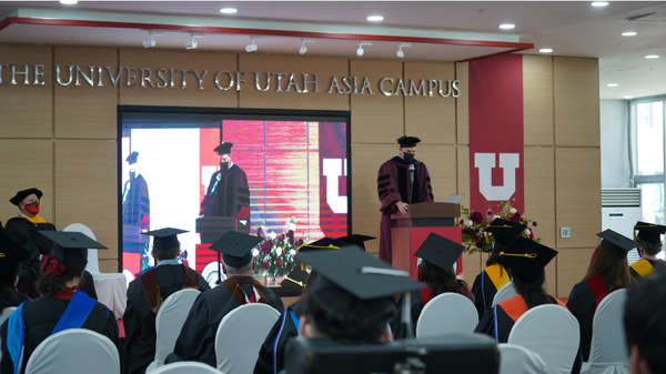  ▲사진설명=  인천글로벌캠퍼스 외국대학 유타대학교 아시아캠퍼스 졸업식장