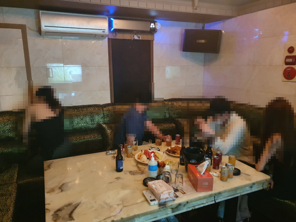 ▲사진 = 유흥시설 불법업태 현장