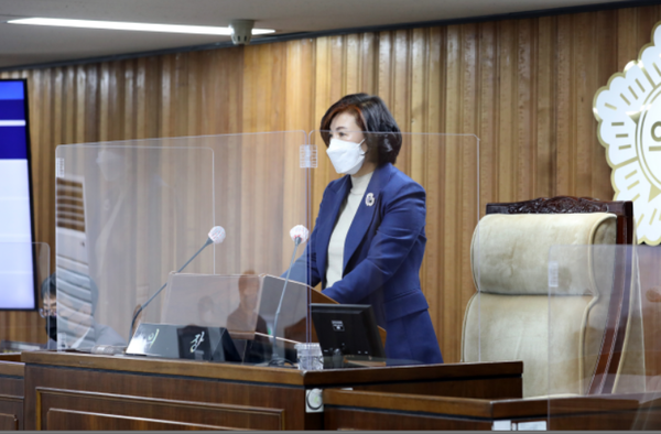 ▲계양구의회 제233회 제1차 개회를 시작하는 김유순의장