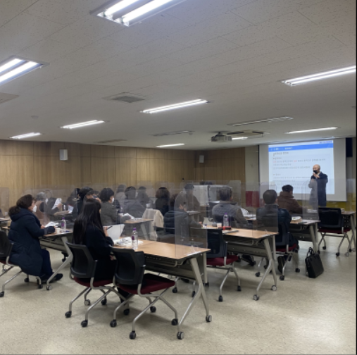 ▲사진 = 농업기술센터 농업대학에서 식품가공기능사 교육과정을 교육받고있다.