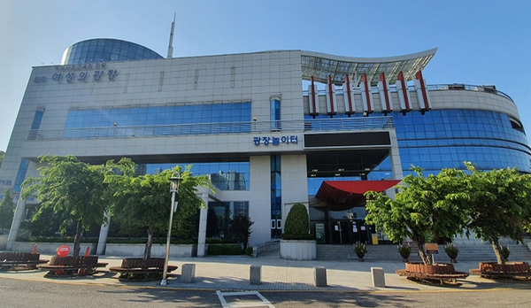 ▲사진 =  인천 여성 광장에 지난해 개소한 ‘인천산단 여성새로일하기센터’가 입주해 있다.