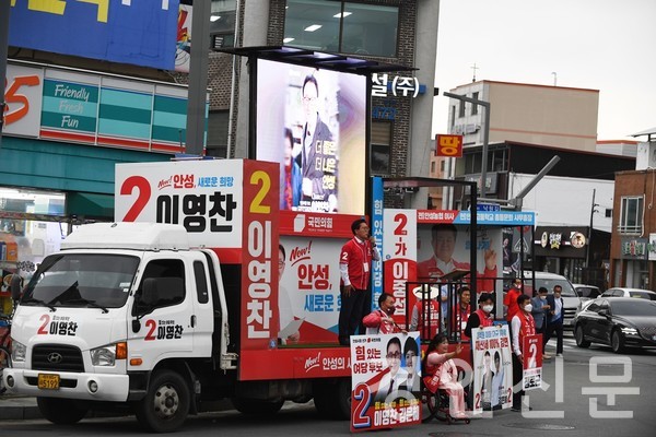                                                                                                                                ▲봉산로터리 유세모습  