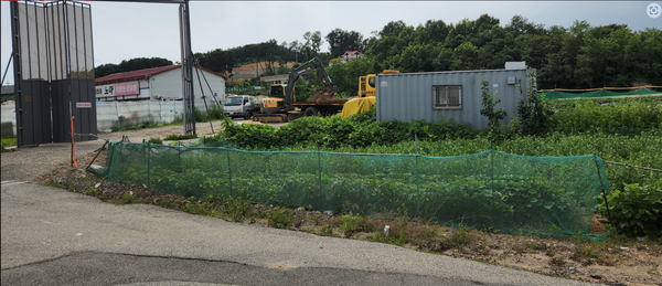  ▲사진 = 제보자들이 말한 현장 컨테이너