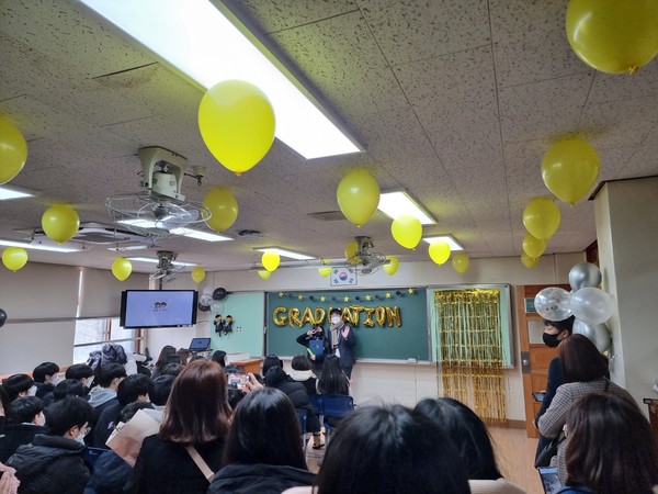 ▲모두에게 새로운 출발을 응원 받는 졸업식