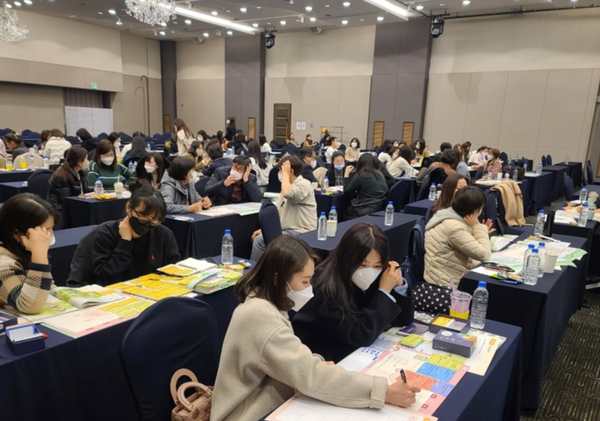 ▲2023학년도 학교 자치 활성화를 위한 마중물 직무연수를 받고있는 모습,