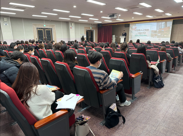 ▲학부모 놀이교육지원단과 인천정책지원단 110명을 24일 위촉식,