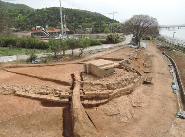 ▲문수산성 발굴조사 현장 전경.