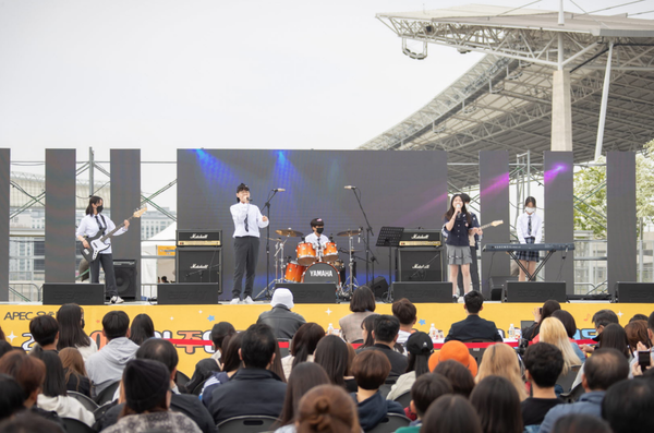 ▲청소년 동아라 축제 그룹공연,