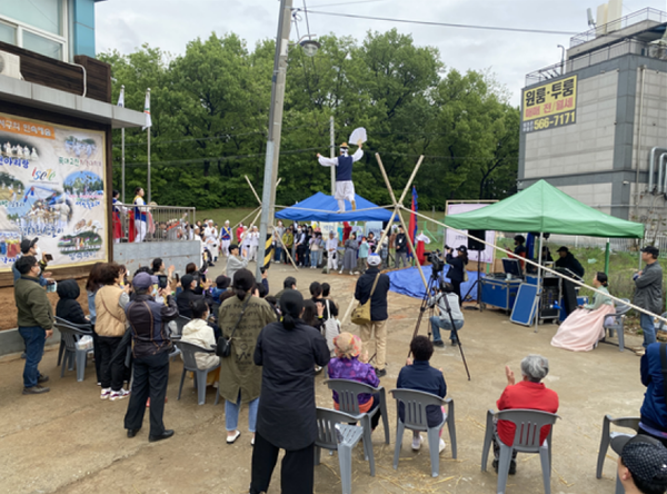 ▲조선락광대의 화려한 고깔설장구,