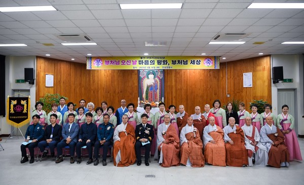                                                ▲안성경찰서 경승위원회가 16일 봉축법요식을 봉행했다. 