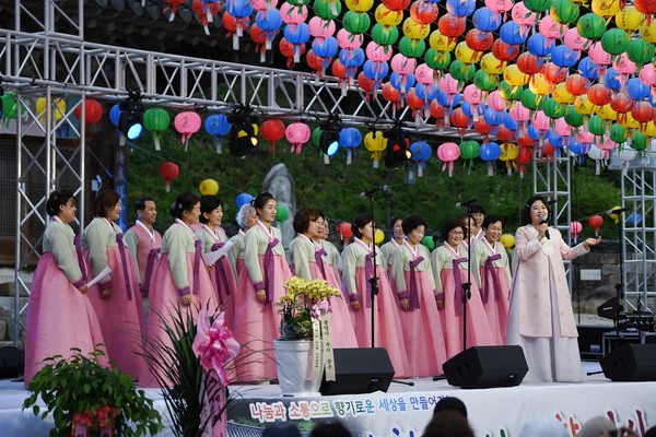                                                        ▲칠장사는 지난21일 나소향 산사음악회를 개최했다. 