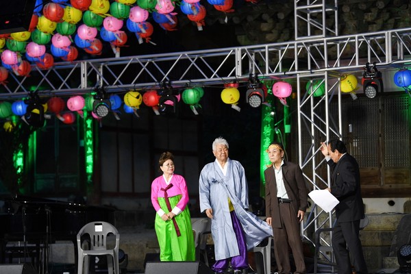                                                            ▲ 뮤지컬 '아씨'를 열연하고 있는 출연진들