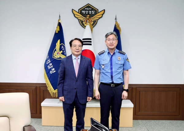 ▲(사진설명 : 인천대학교 박종태 총장과 해양경찰청 김종욱 청장 및 관계자 면담 )