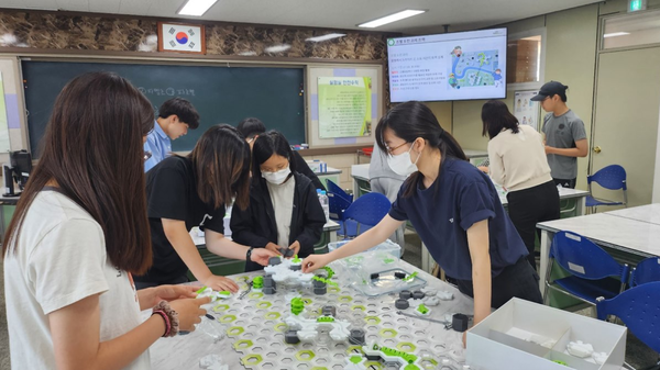 ▲동부영재교육원에서 2학년 재학생 전체를 대상으로 창의력과 융합적 사고력 향상을 위한 창의융합캠프 활동,