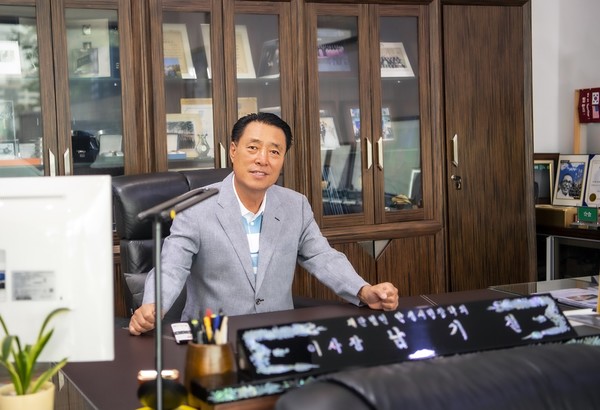                                                                   ▲남기철 기철아트센터 이사장 