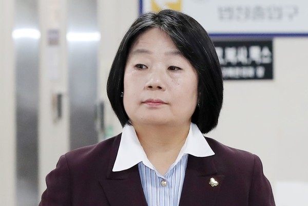 ‘후원금 횡령’ 윤미향, 2심 징역 1년 6개월에 집행유예 3년