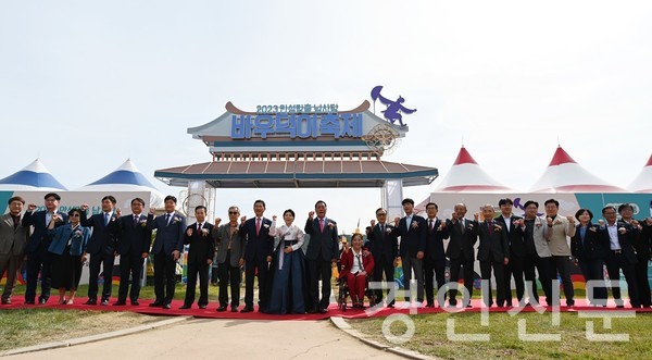                                                        ▲2023안성맞춤남사당바우덕이축제가 성대하게 개막됐다. 