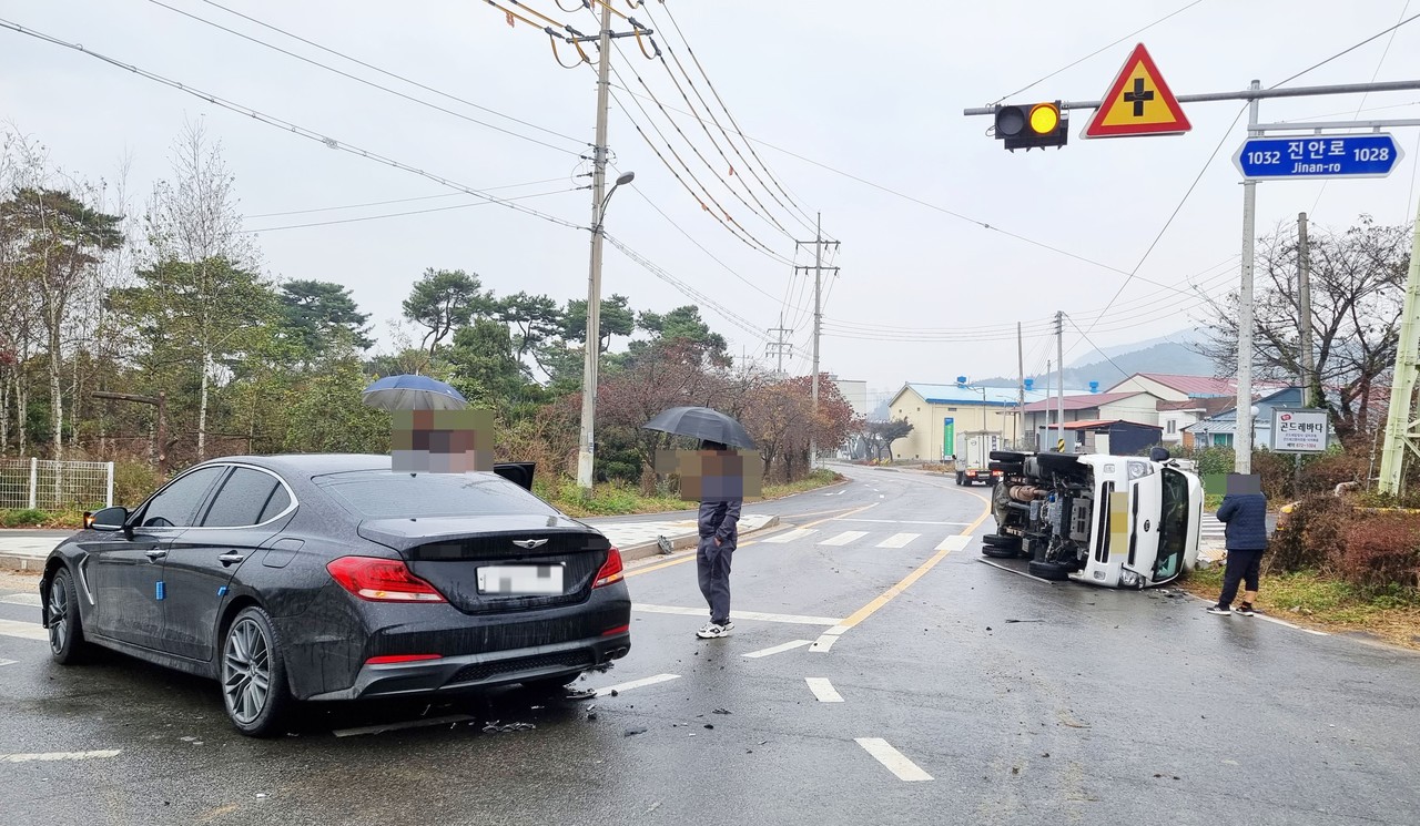                                ▲안성시 금광면 입구 교차로에서 추돌사고가 빈번하게 일어나고 있다. 