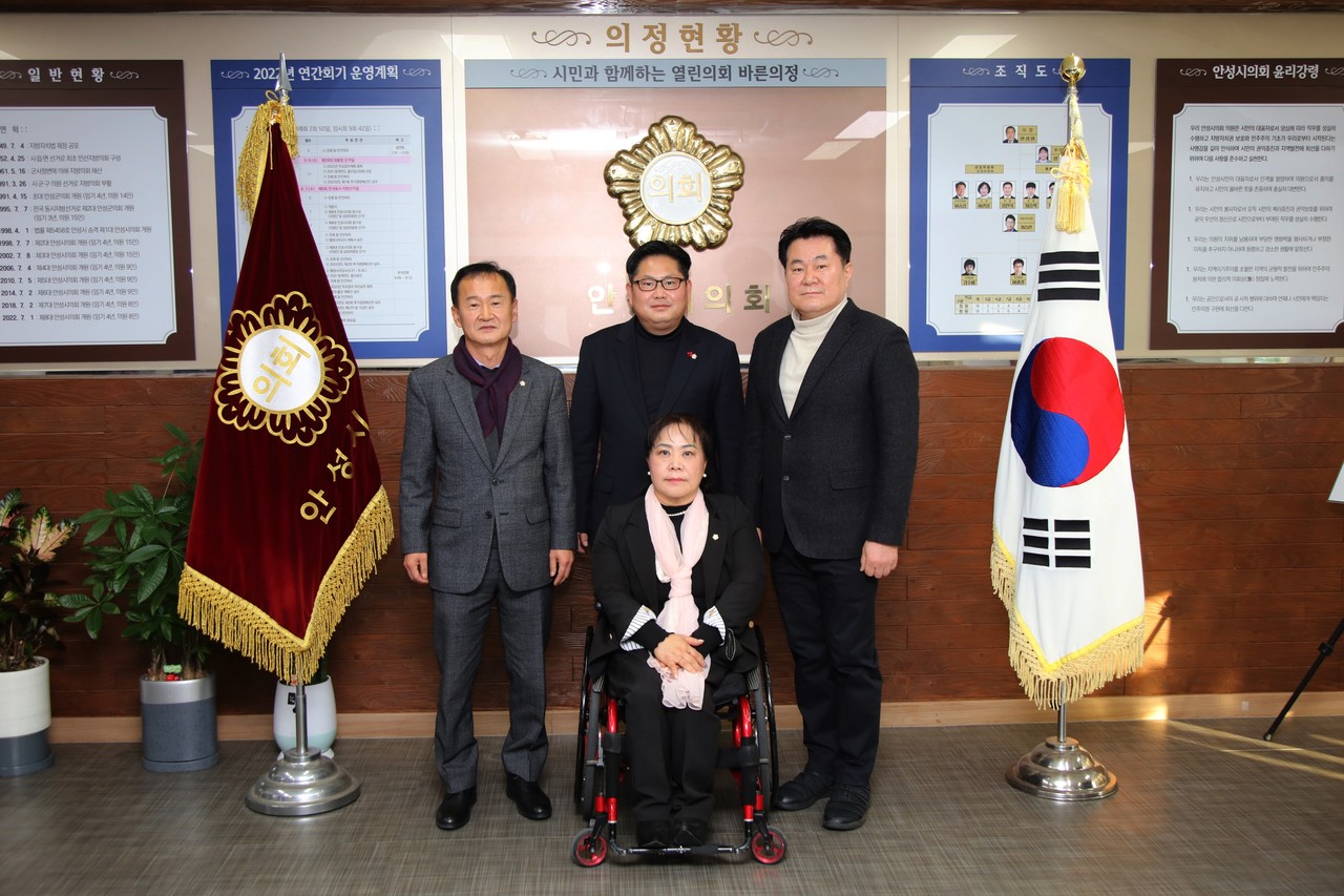                                                  ▲안성시의회 국민의 힘  소속 의원들