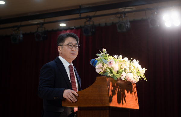                                                                                    ▲김종필 이사장,