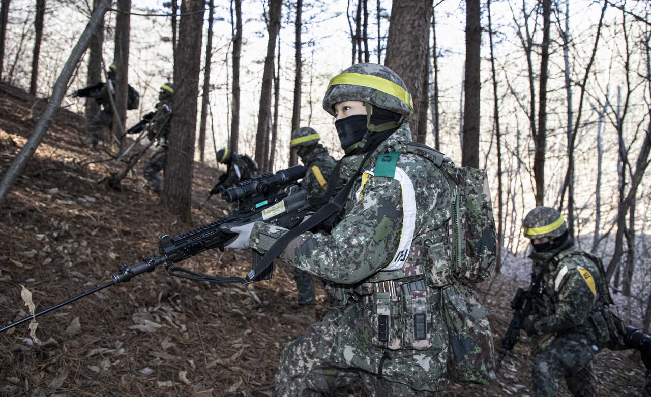                                               ▲혹한기 야외 전술훈련 모습