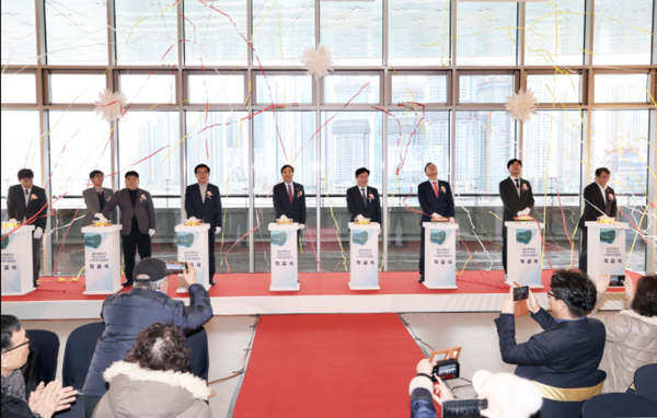 ▲황효진 글로벌도시정무부시장, 박종혁 인천시의회 부의장, 윤원석 인천경제청장, 국회의원, 시의원, 구청장, 시민 등