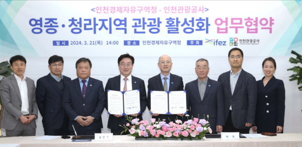                                                          ▲양기관의 단체촬영,