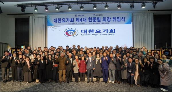                          ▲취임식을 마치고  단체 기념촬영,