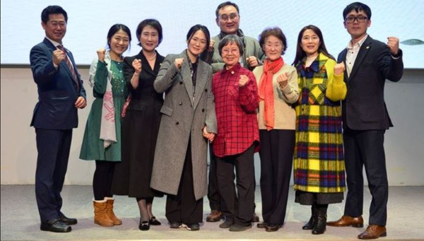 ▲경기도 요가회 고한철 회장, 서울시요가회 정유경 회장, 경남요가회 이한석 회장, 행복한요가원 김소영 대표,