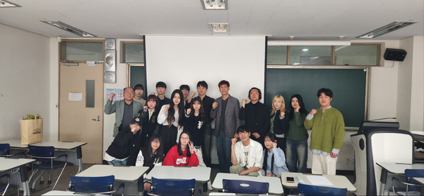                                                          ▲특강후 단체촬영,