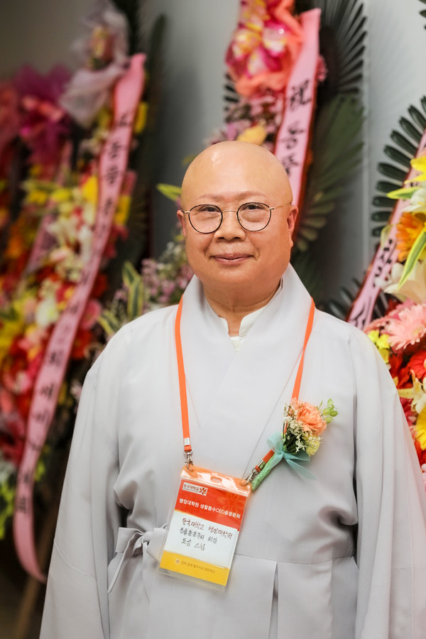 ▲동풍 총동문회장 도심 스님