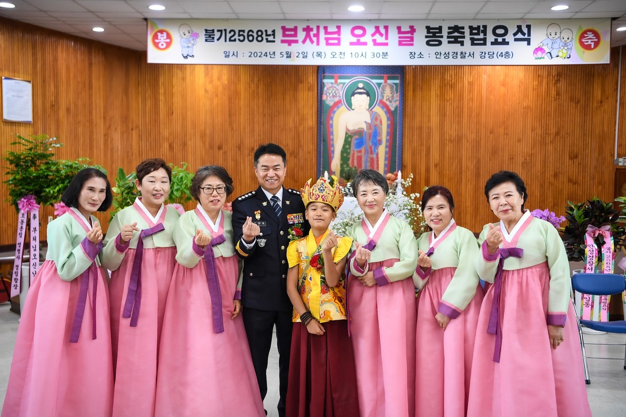                          ▲안성불교 나소향 합창단과 함께  