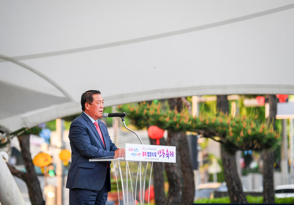 ▲안정열 안성시의회 의장이  축사를 하고 있다