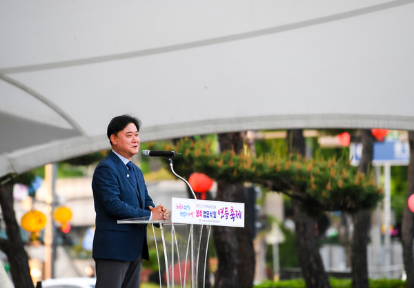 ▲윤종군 제22대 국회의원 당선인이 축사를 하고 있다.          