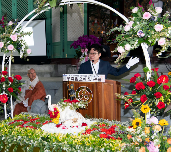 ▲김병수 김포시장이 불기 2568년 부처님 오신 날을 맞아 지난 15일 오전 11시 김포시 용화사에서 개최된 봉축법요식에 참여했다.