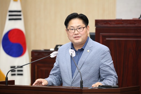                                                                  ▲안성시의회 최호섭의원