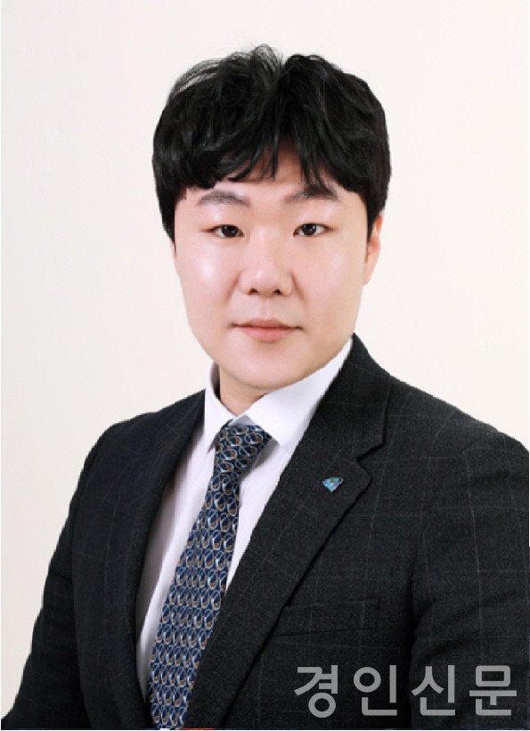                     ▲ 안성시의회 더불어민주당 새 원내대표에 최승혁 의원이 선출됐다.