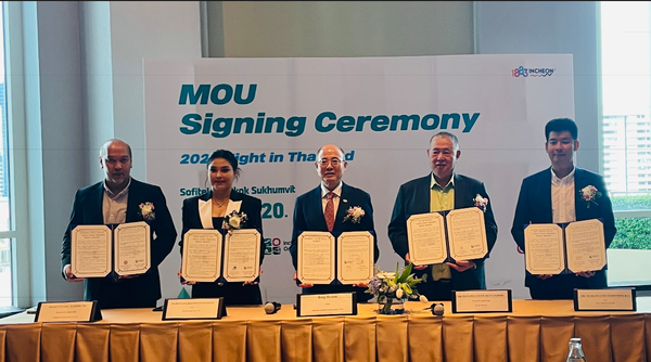 ▲현지 유망 4개 여행사와 업무협약식 (왼쪽부터 GO 365 Travel, S.B.A Travel, 인천관광공사, SUNMOON TOUR & TRAVEL, PLERN PLERN TOUR),