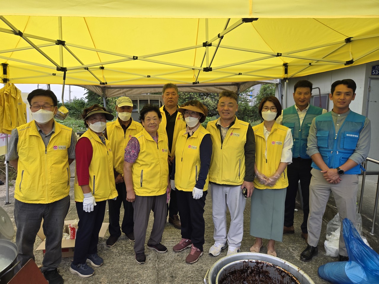                                                  ▲연화마을 봉사자들