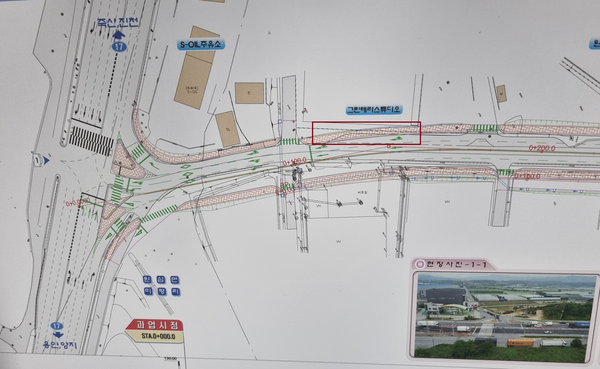 ▲도시계획시설 보개원삼로(중1-19) 도로 확장공사시 가재월리 503-2번지 건물위치 설계도면. 표시된 부분이 침범한 부분