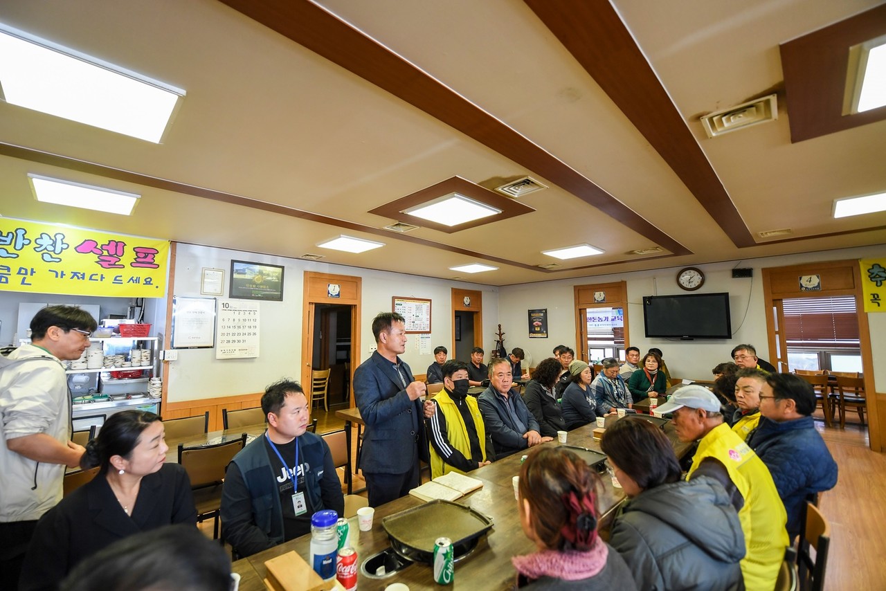                                 ▲나눔의 의미를 설명하고 있는 박석식 지부장 