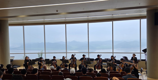                      ▲ 김포아인스 현악 앙상블 어린이 연주단,