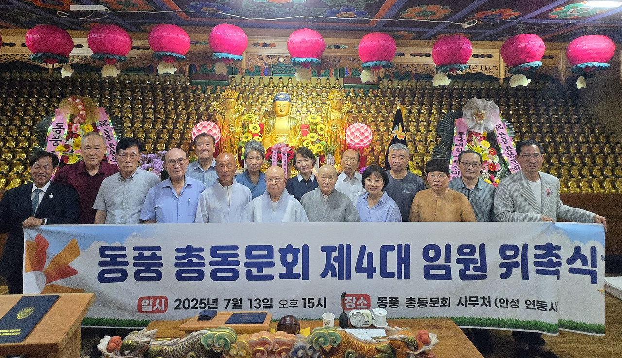                                                                ▲임원진들과 함께 