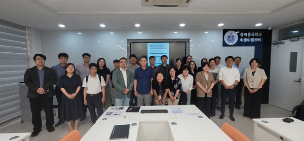                     ▲인천대학교 2025년 공동학술회 단체 촬영,