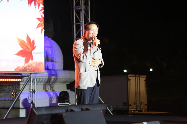 임태희 경기도 교육감이 축사를 하고있다
