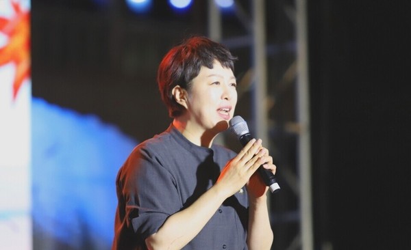 김은혜 국회의원이 축사를 하고있다.